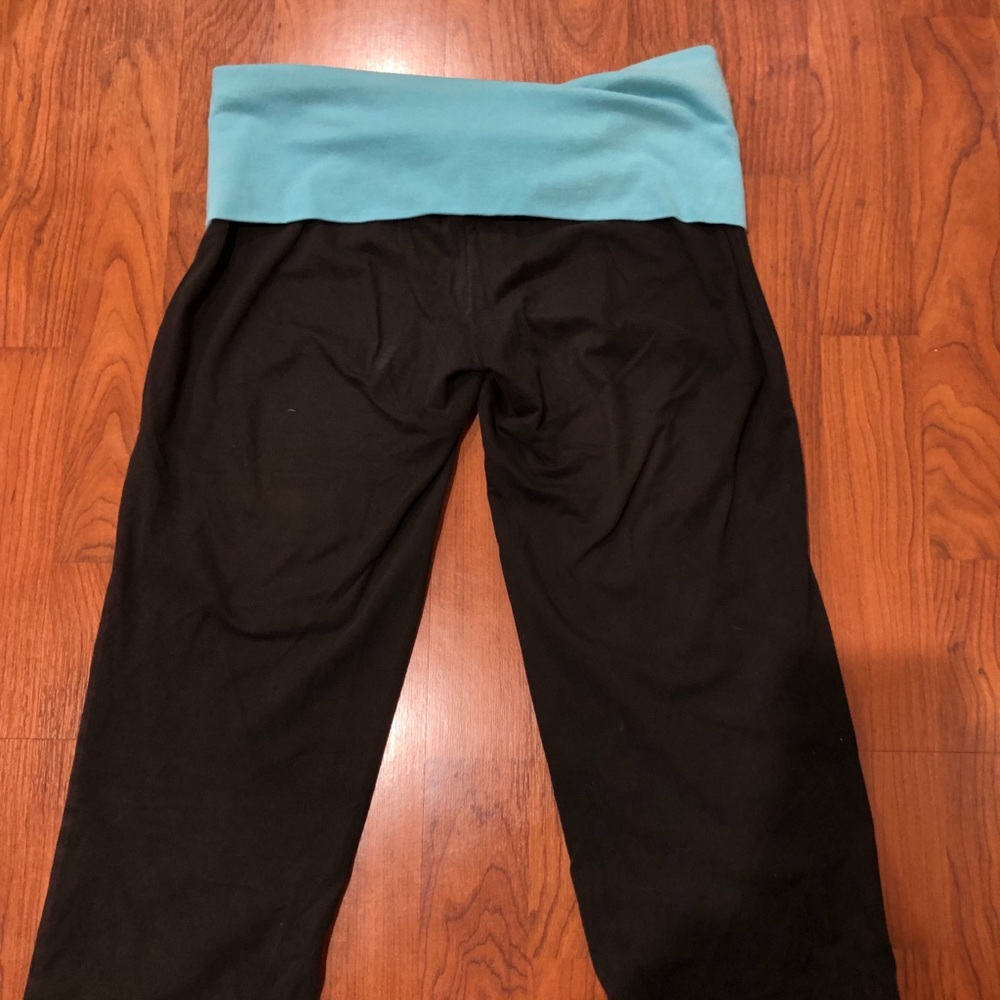 Pink yoga, Victoria’s Secret cropped yoga pants